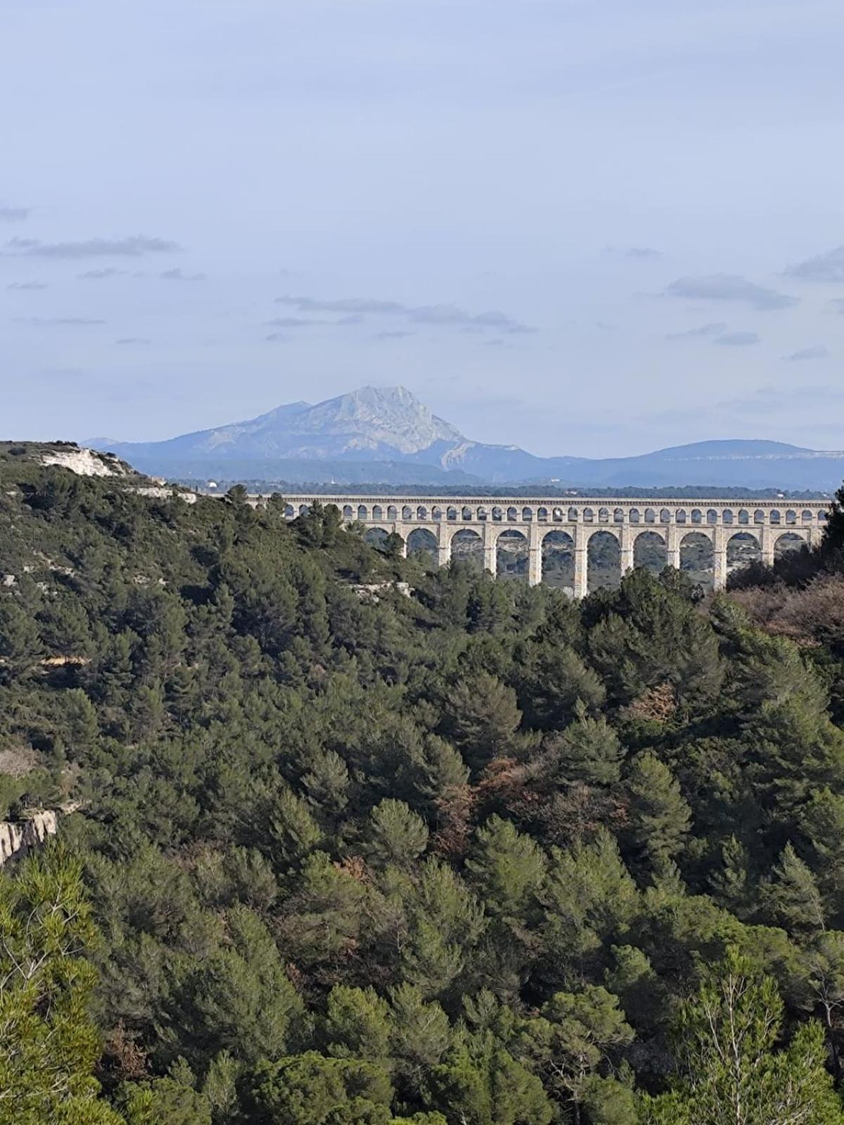 Le Mas des Roches à Velaux Esterno foto